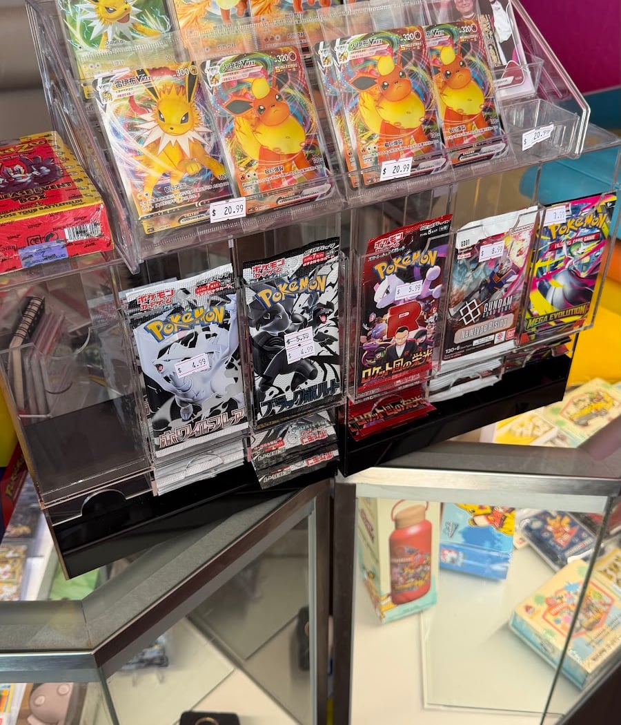 PokeVikie TCG Card Member Store 3
