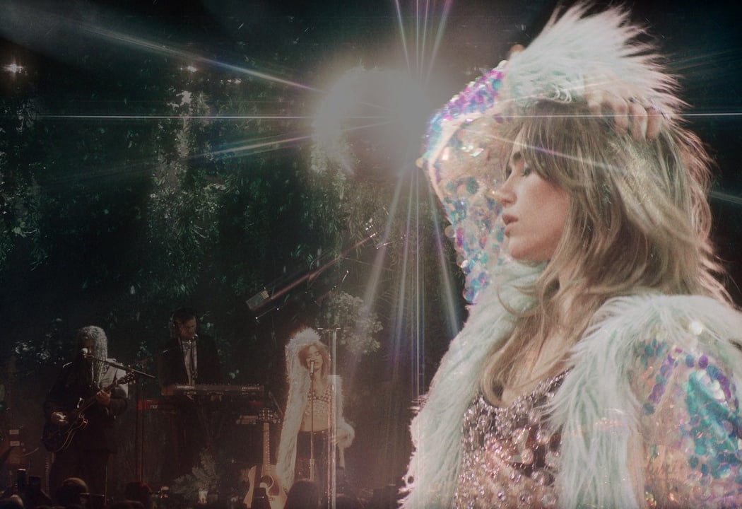 Suki Waterhouse: The Loveland Tour 3