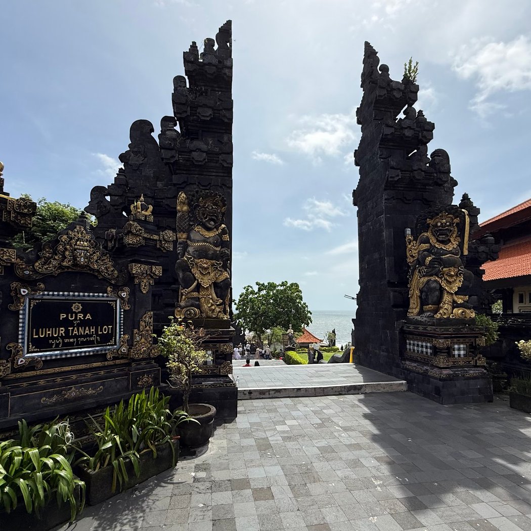 Tanah Lot Temple Square 3