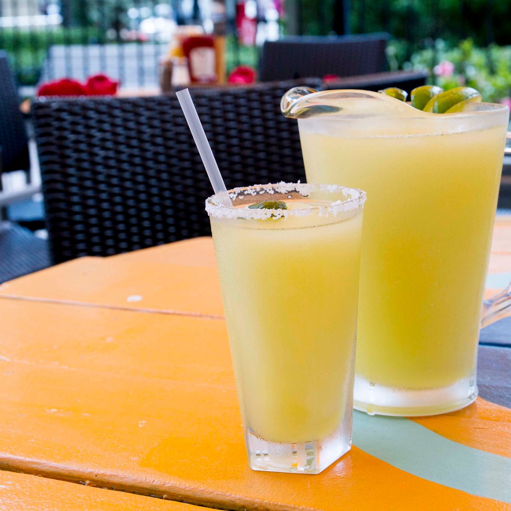 Float Pool & Patio Bar 5