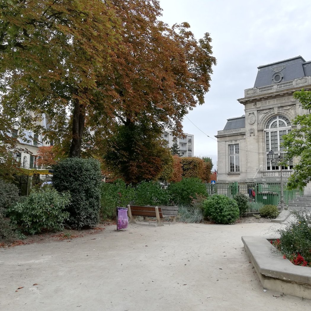 Square du Théâtre du Garde Chasse 2