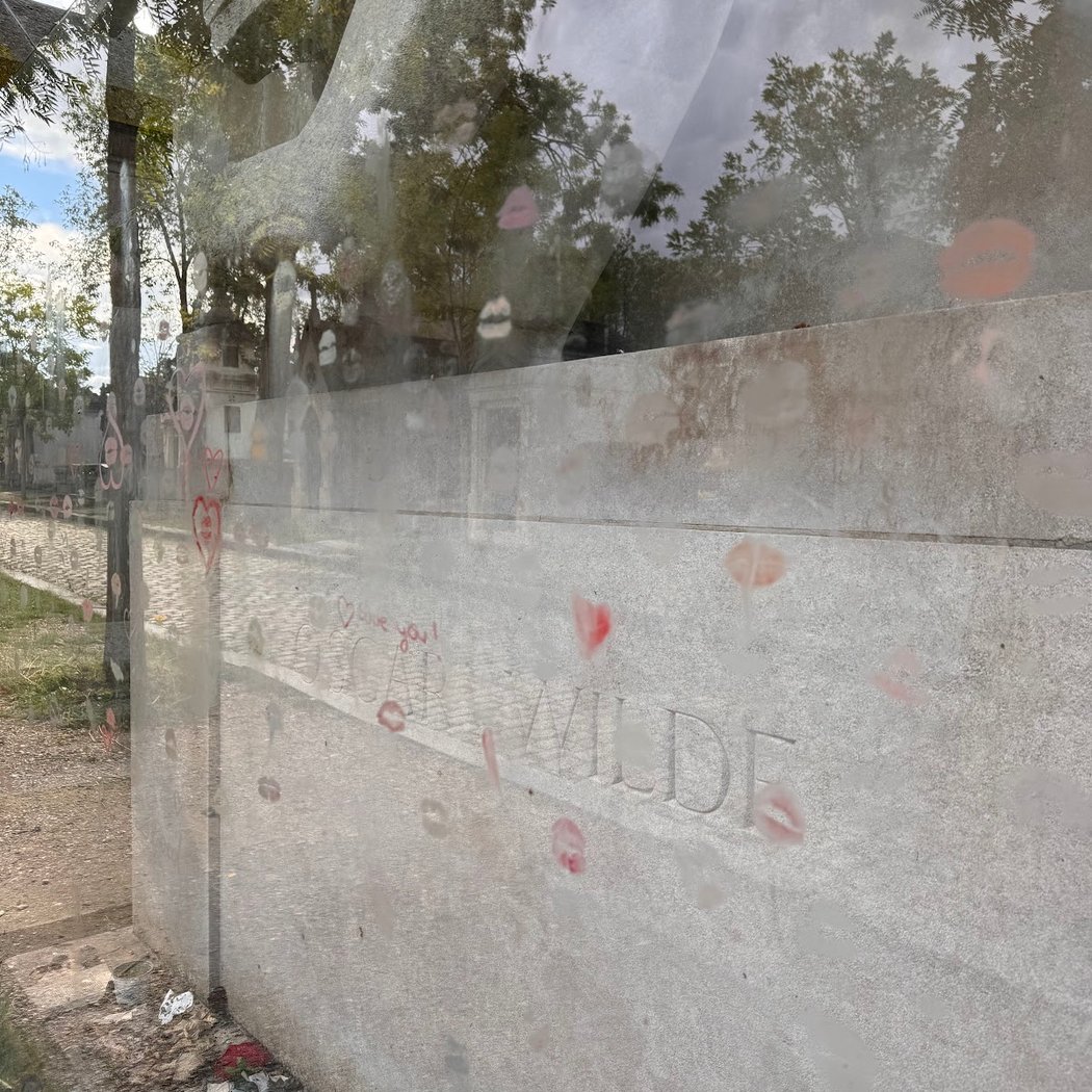 Tomb of Oscar Wilde 3