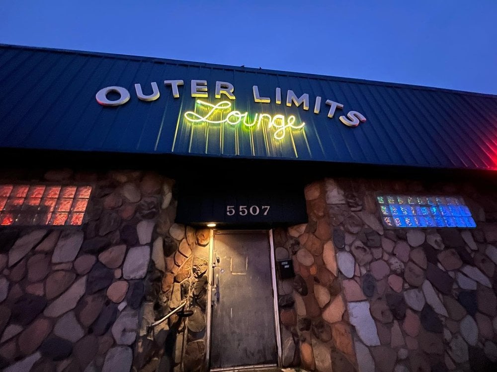 Outer Limits Lounge 3