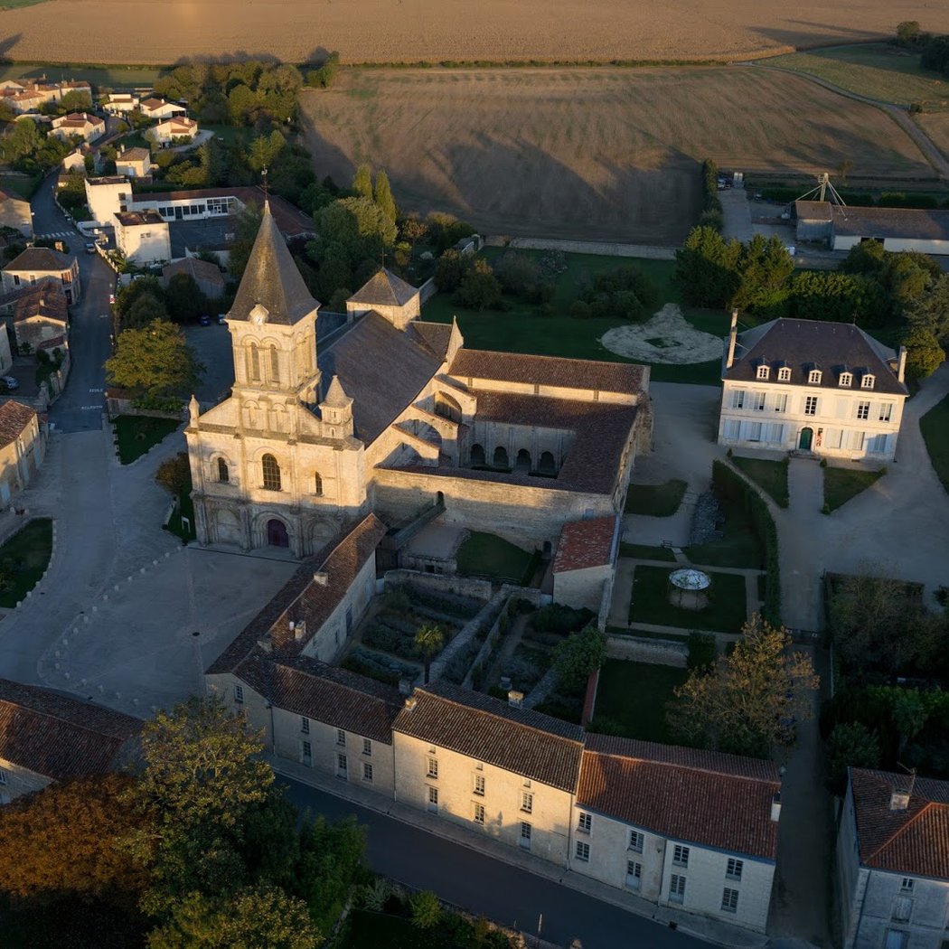 Abbey Nieul-sur-l'Autise 2