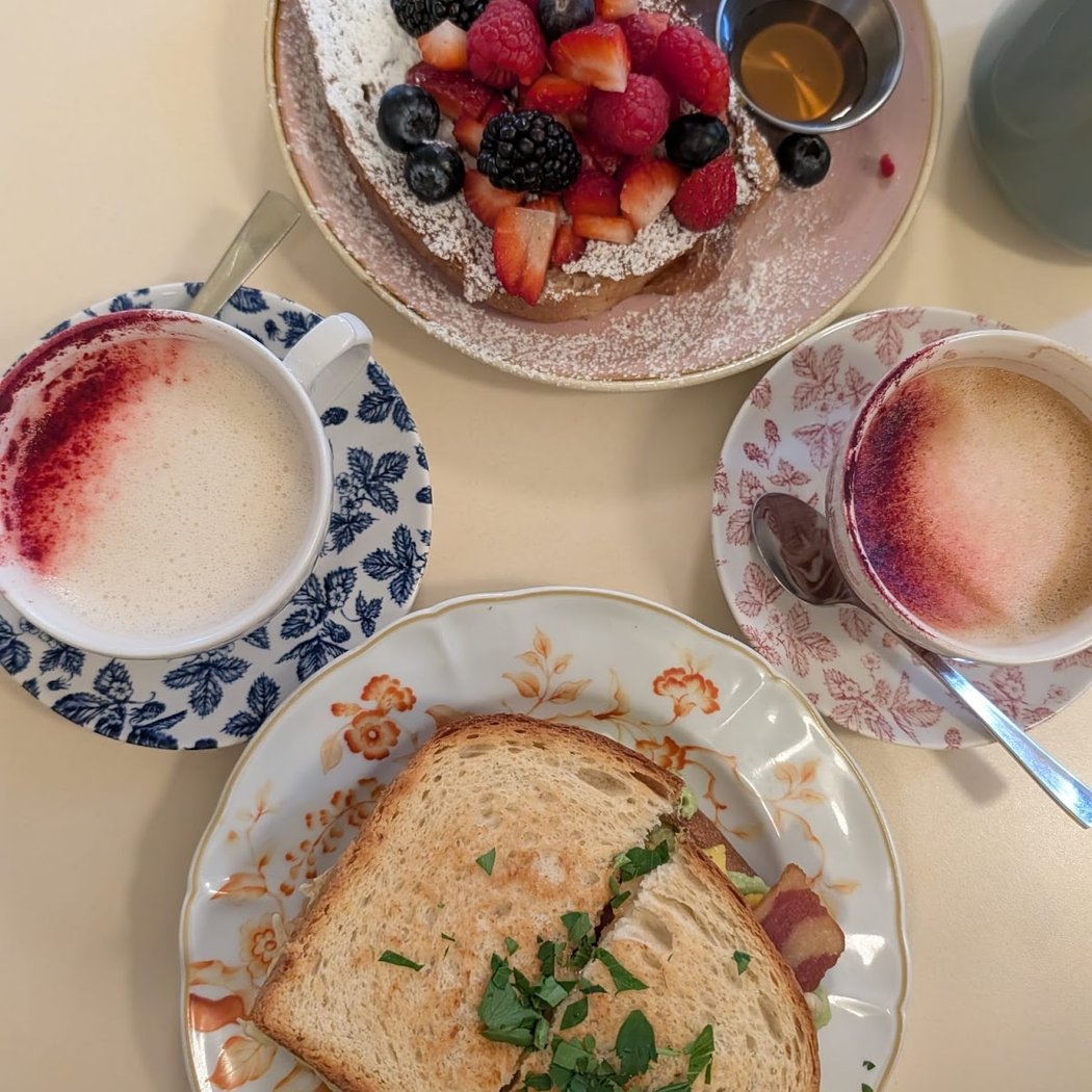 OM NOM NOM CAFÉ
