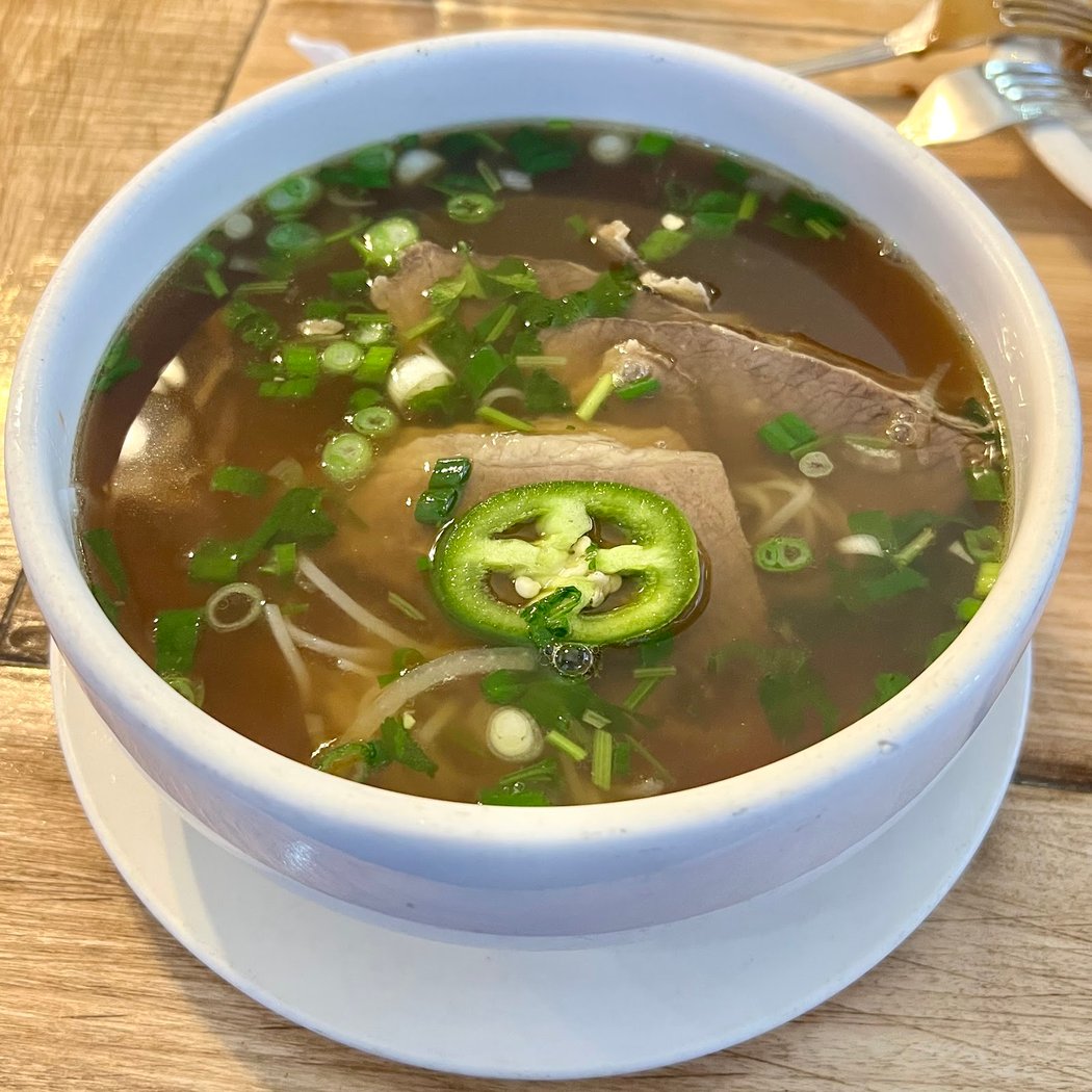 Le Pho Vietnamese Restaurant 3