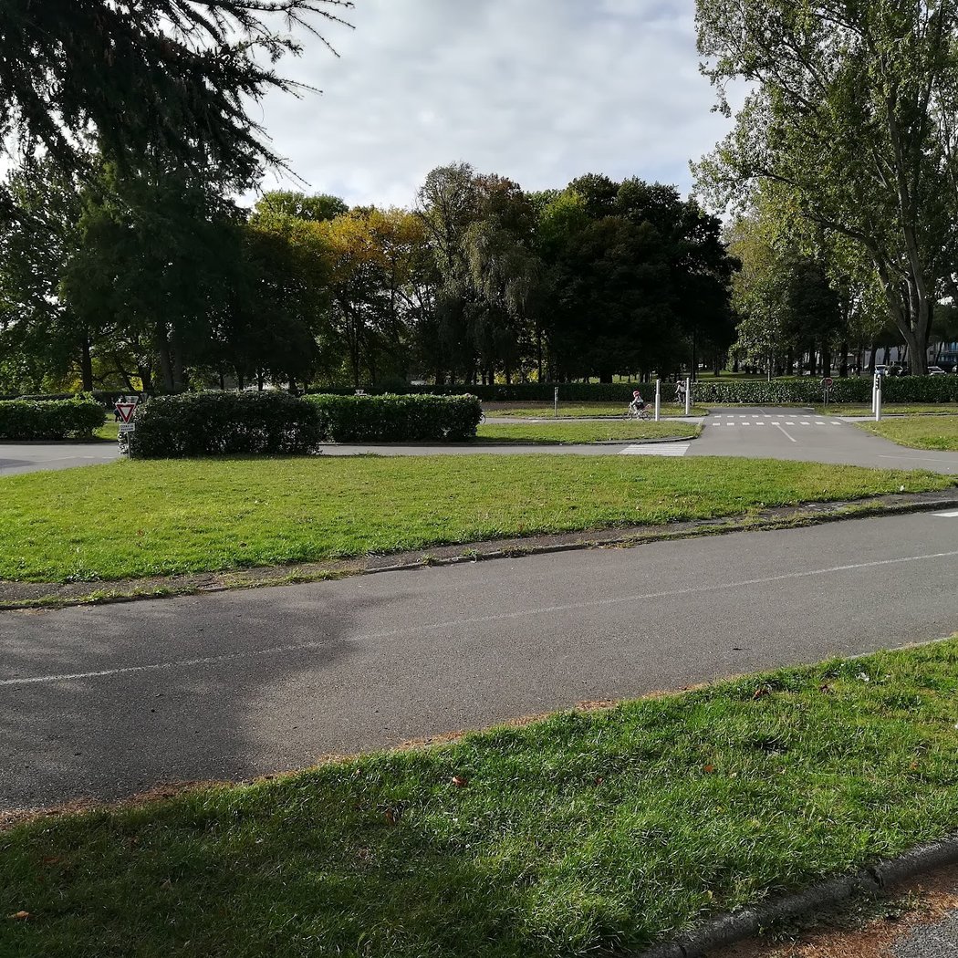 Piste routière du parc paysager 1