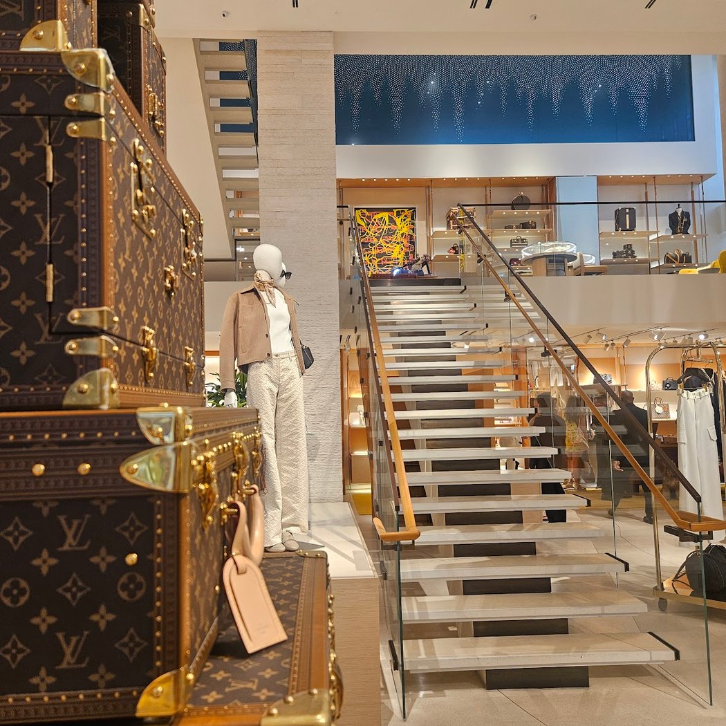 LOUIS VUITTON Mens Miami Design District Store