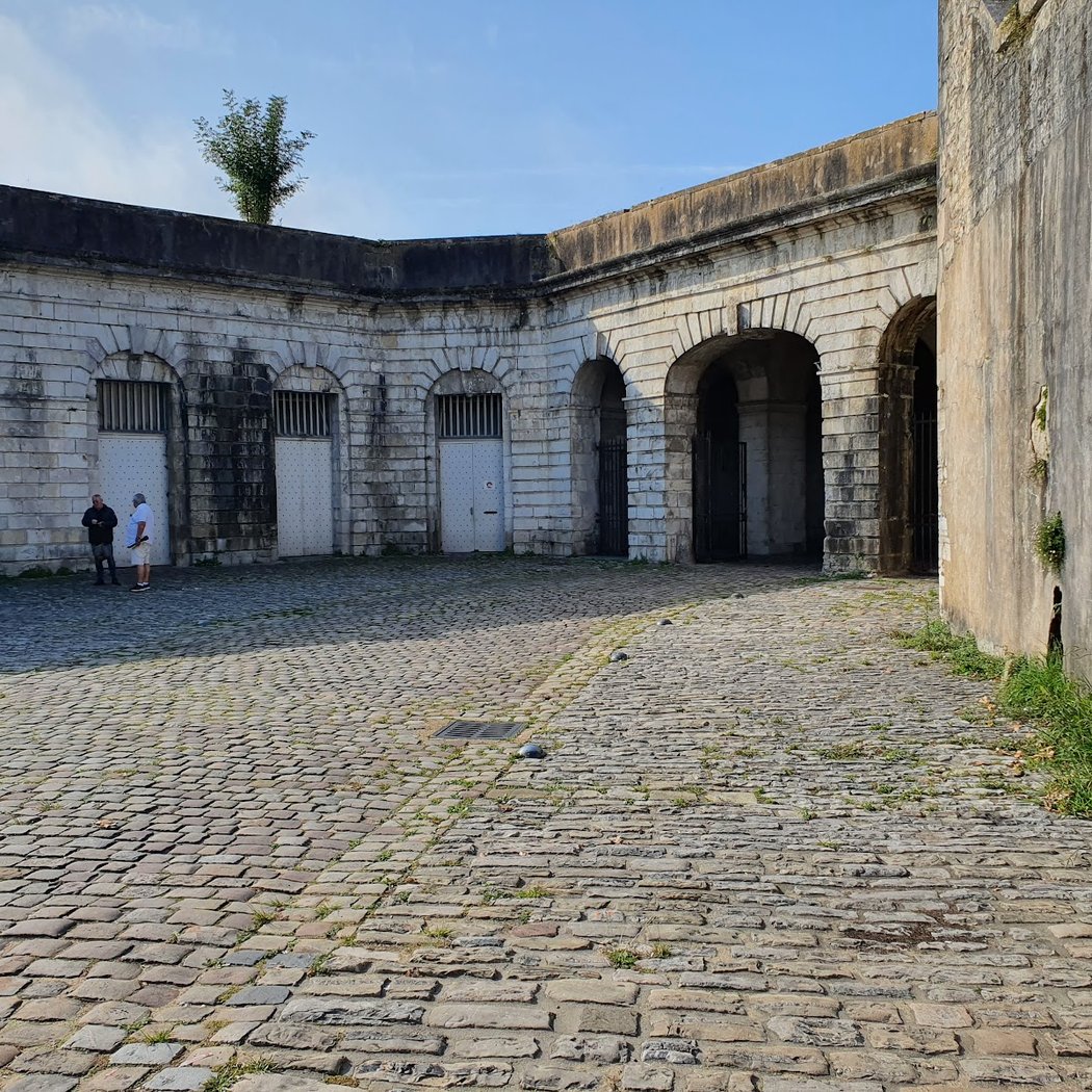Porte d'Espagne 3