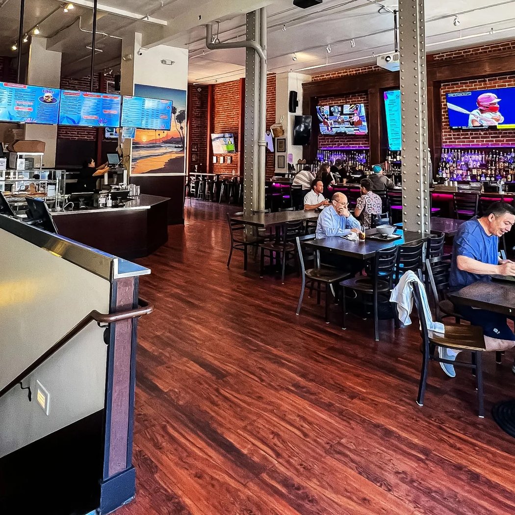Cali's Sports Bar & Kitchen 2