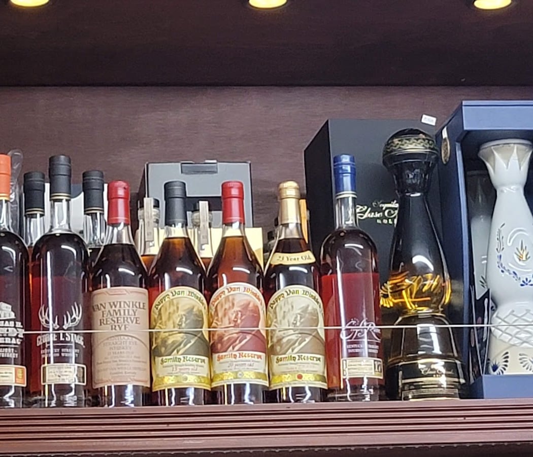 Val's Liquors 1