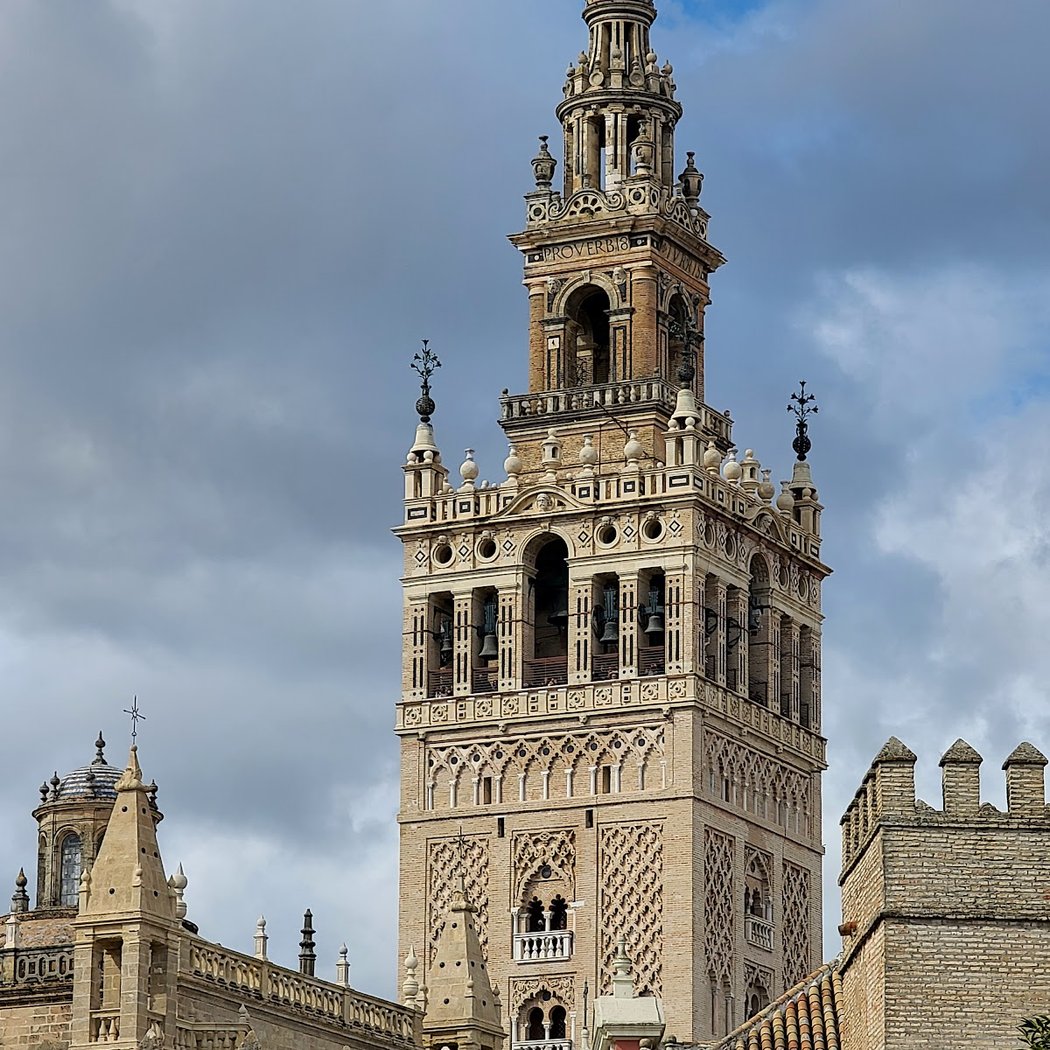 Descubre los Secretos de la Catedral y la Giralda con Sevilla Museo Vivo 3