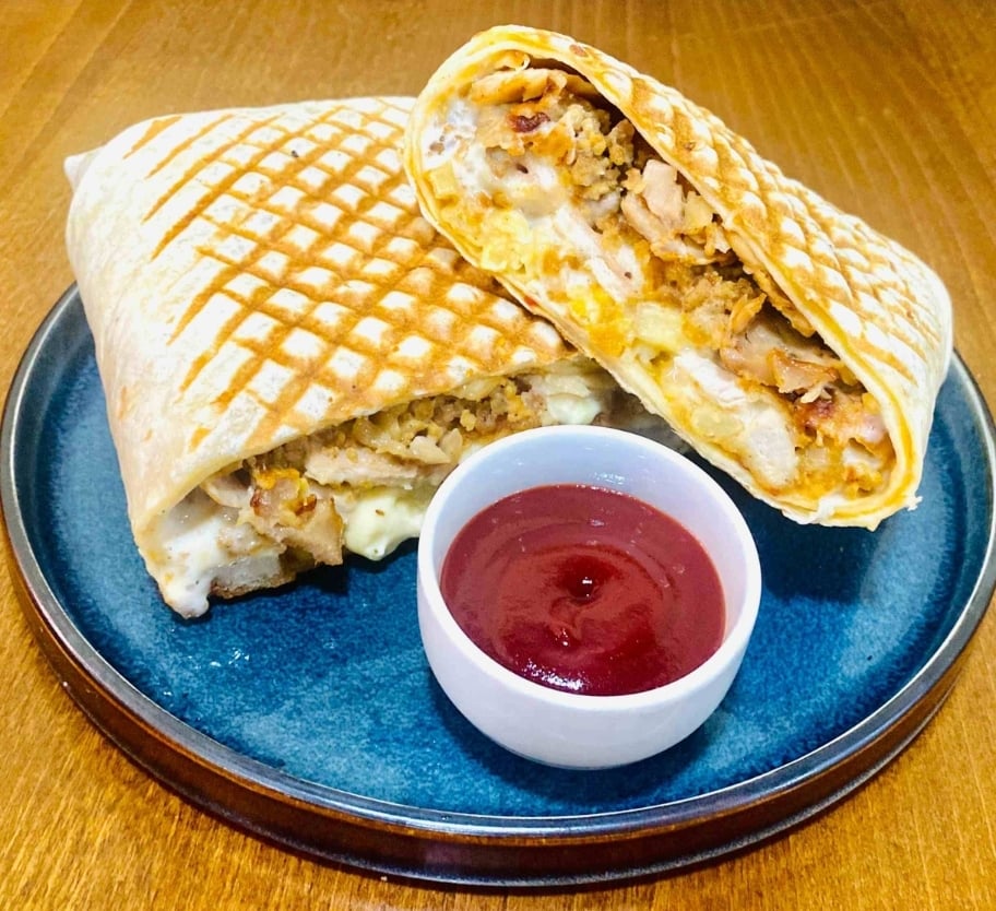 Downtown Street Food Restaurant 3