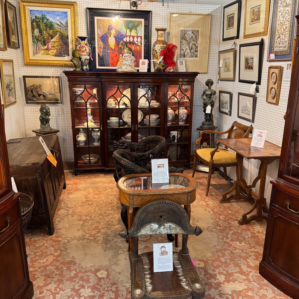 Foxwell's Antiques & Collectibles 1