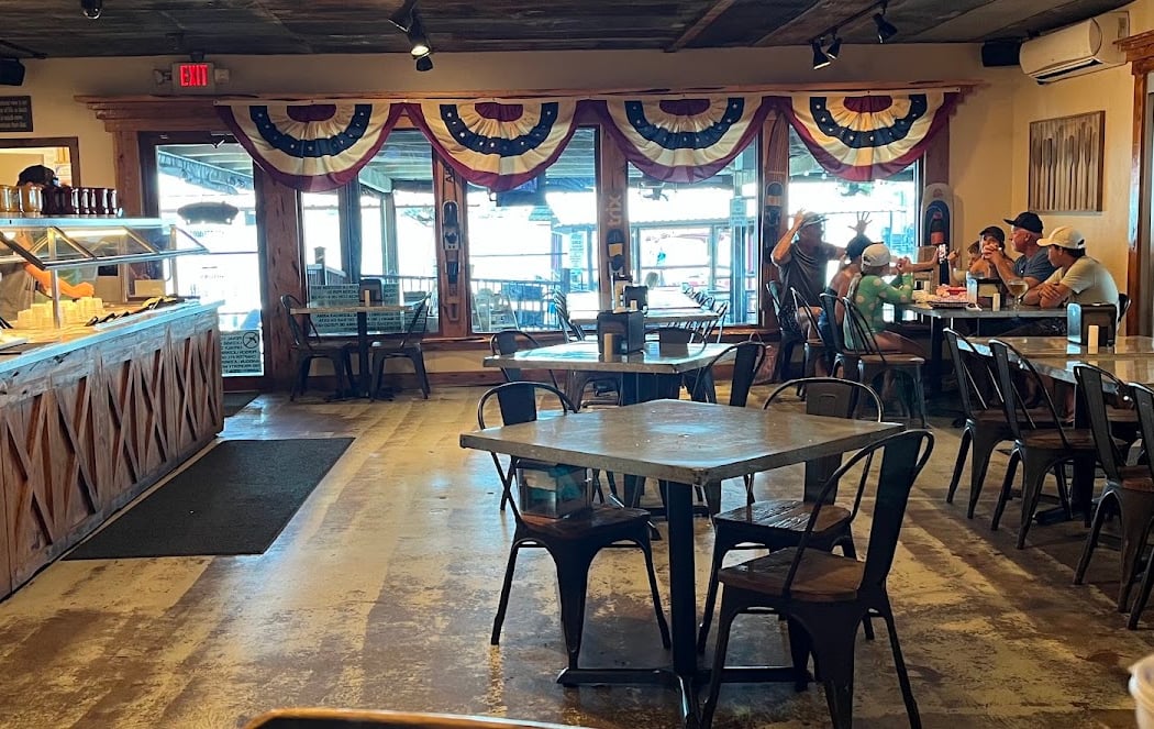 Stumpy's Lakeside Grill 4