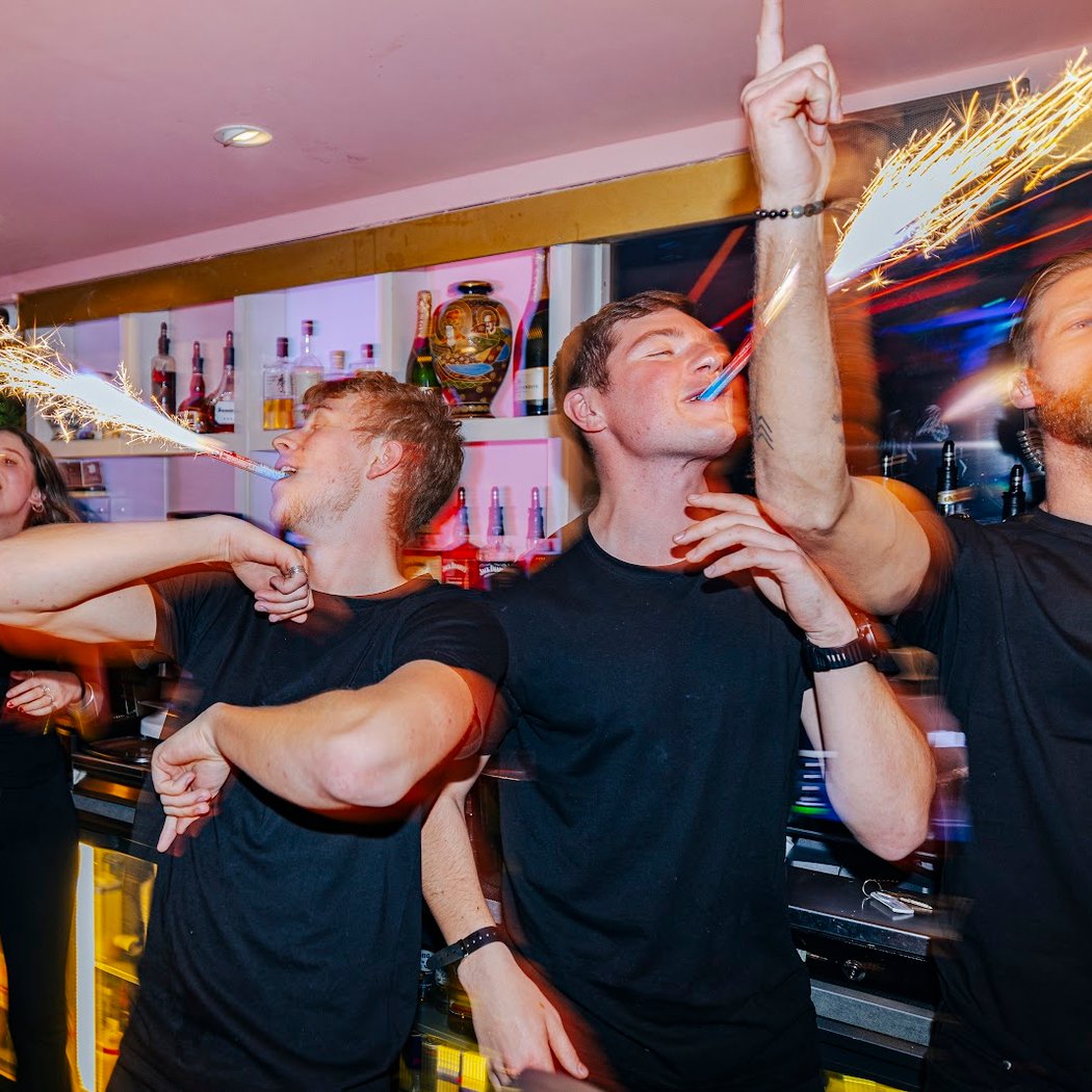 JACKIE | Kitchen & Bar | Val Thorens 3