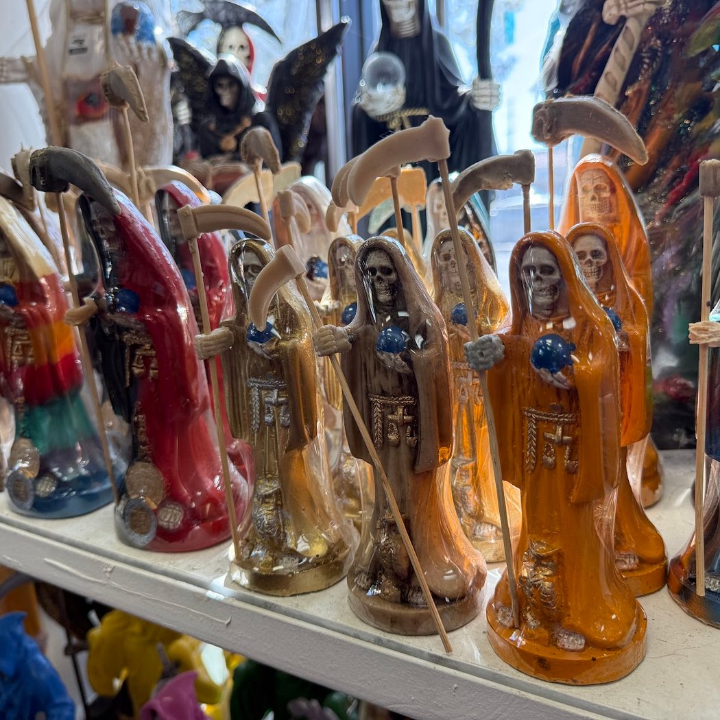Iglesia Y Botanica De la Santa Muerte 1