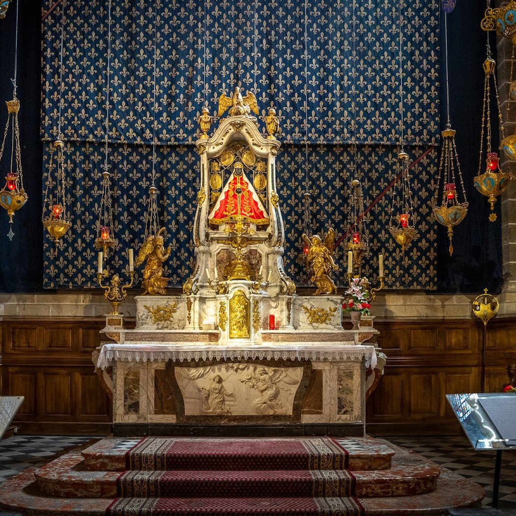 Cathédrale Notre-Dame-du-Puy 1