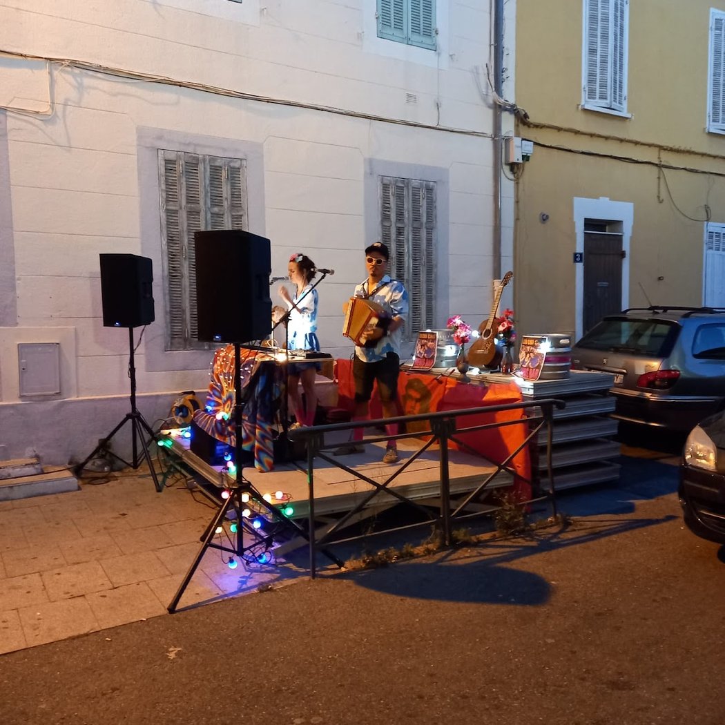 BAR DENIS 4