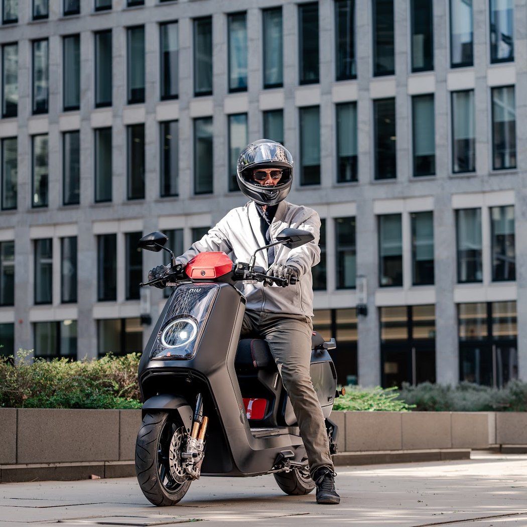 SCOOTER NIU 1
