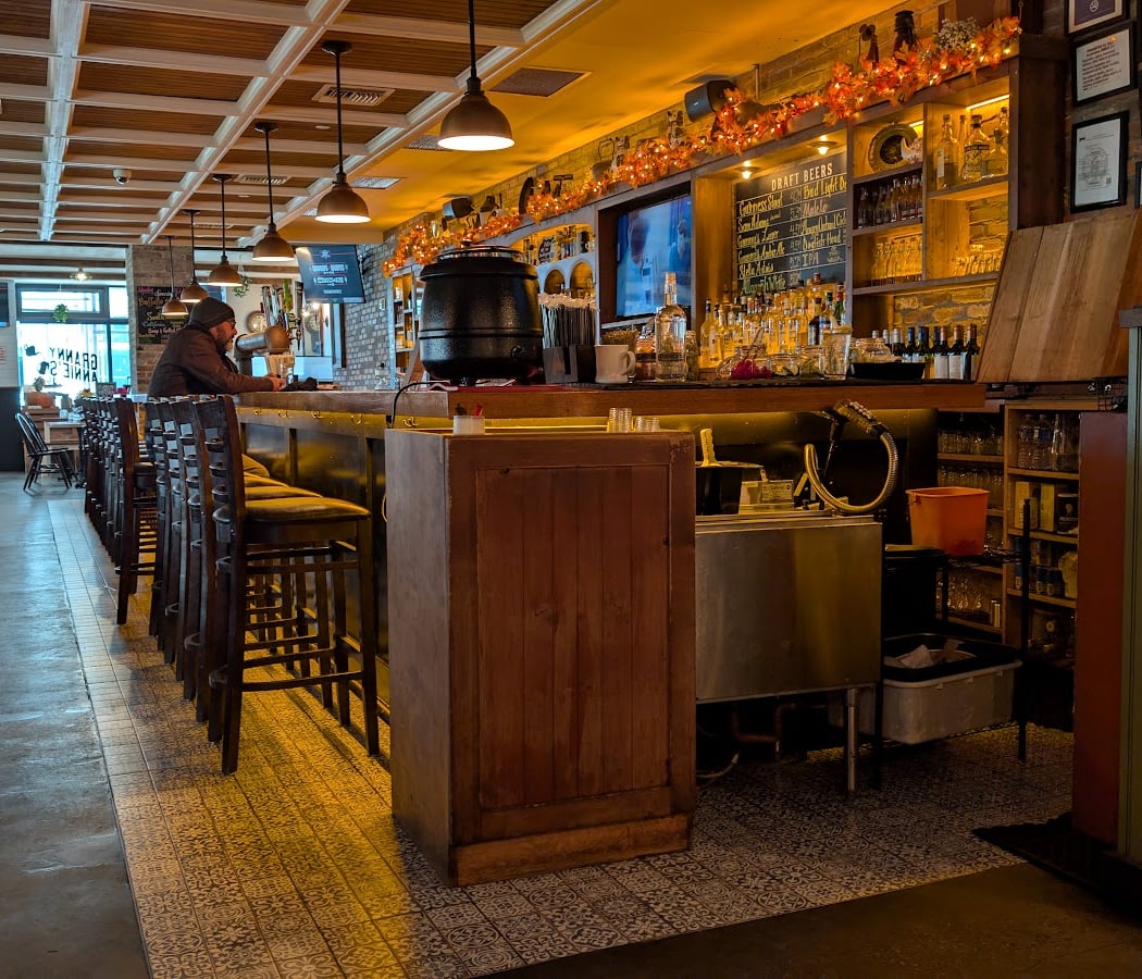 Granny Annie's Bar & Kitchen 4