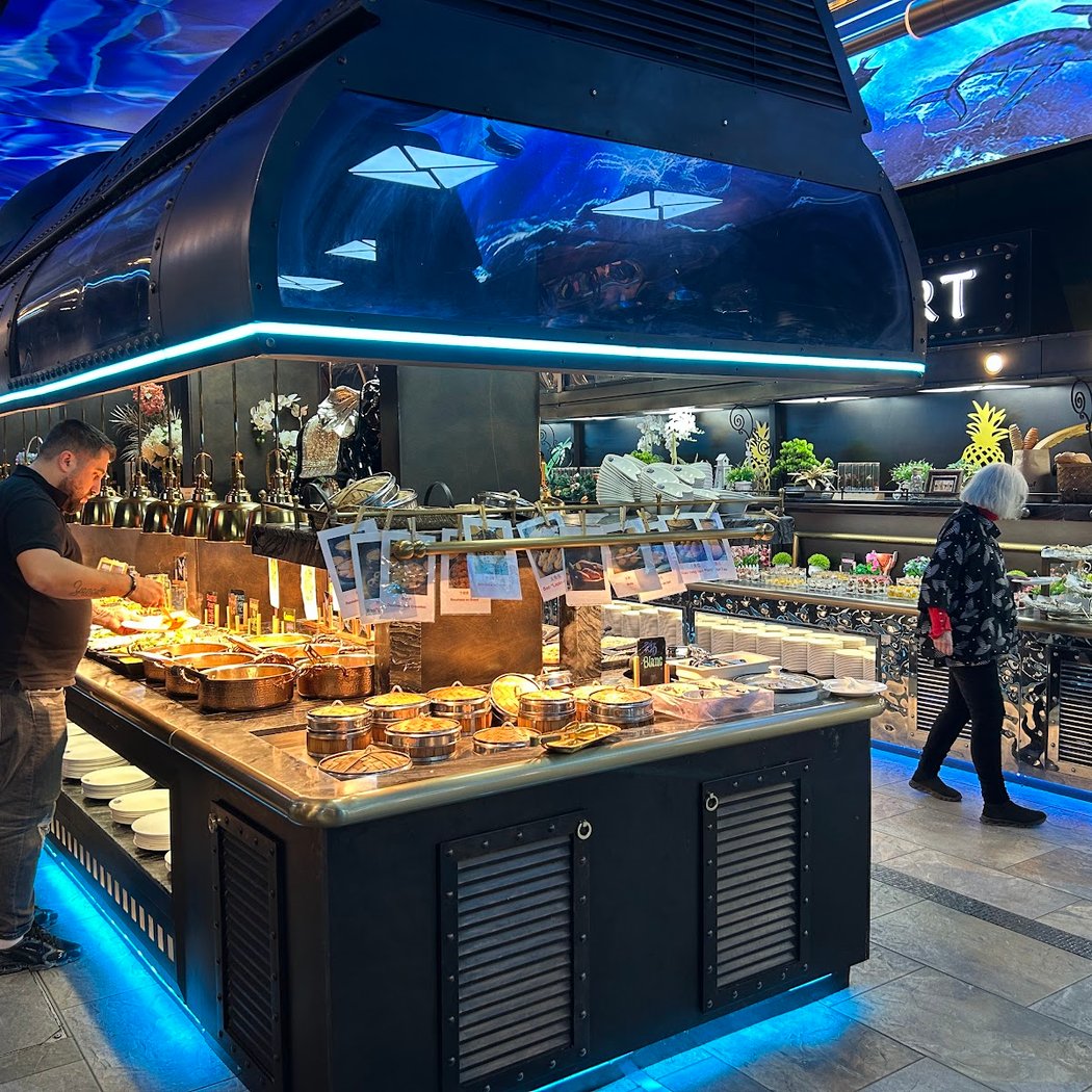 Pacific restaurant sous marin 3