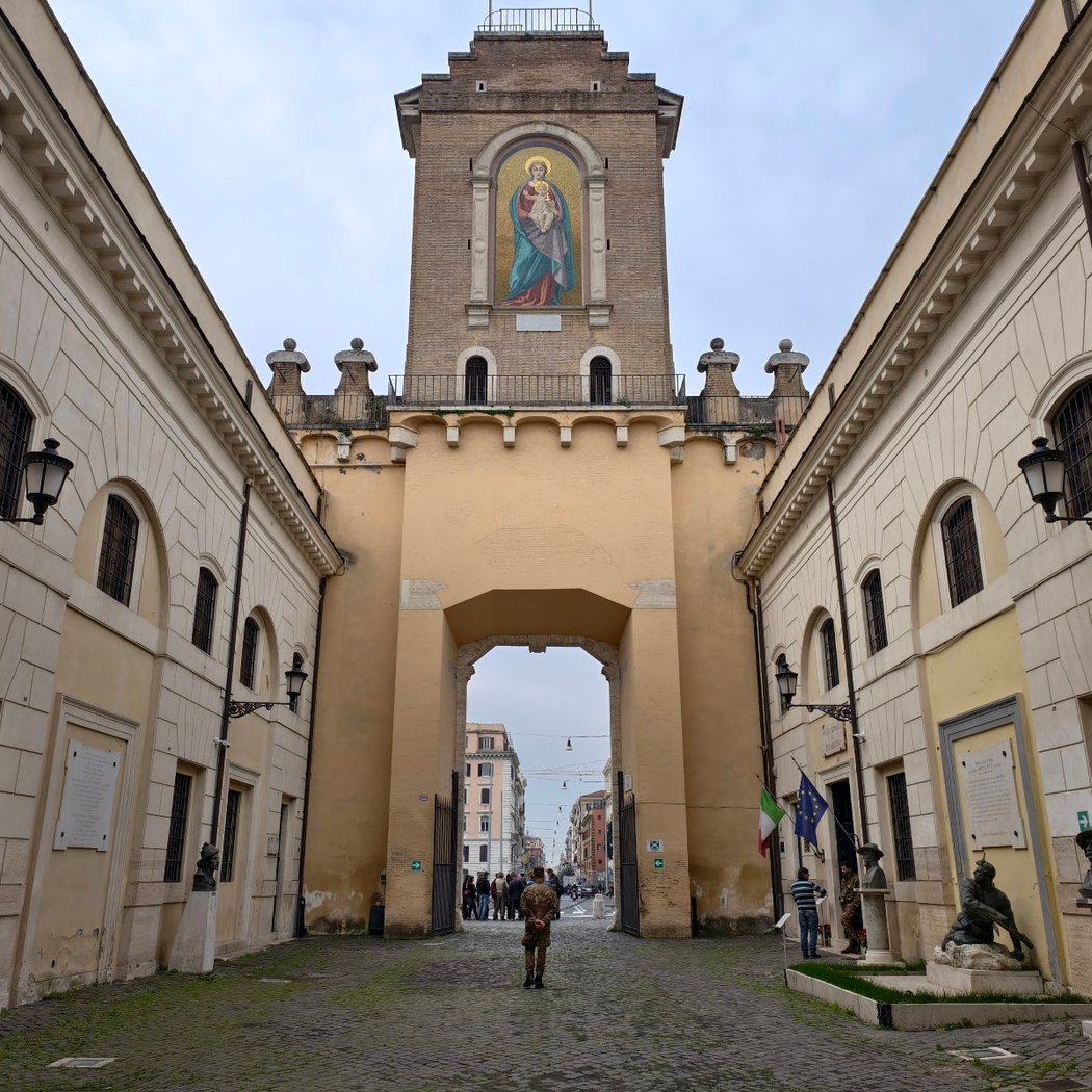 Luci della storia su Porta Pia