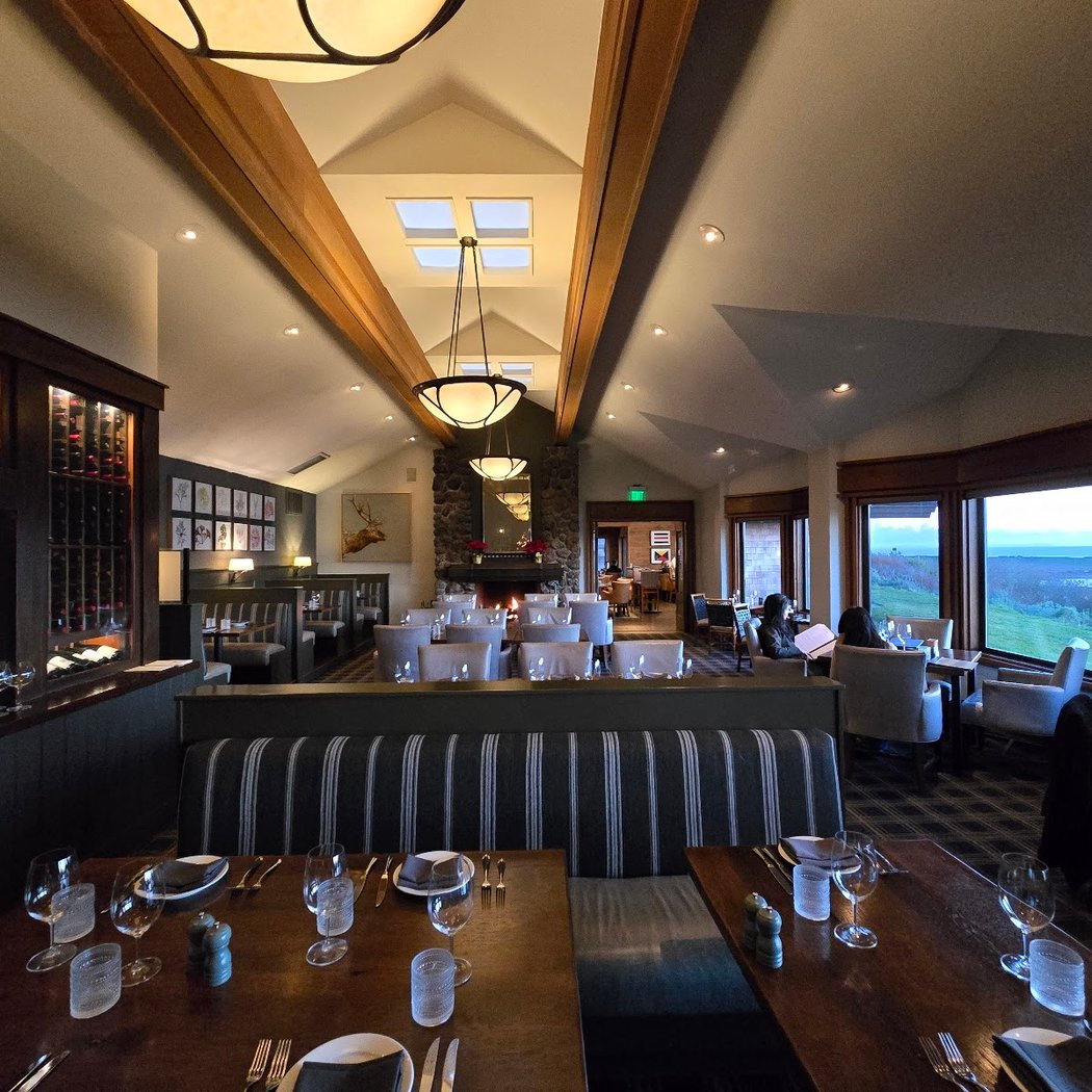 Drakes Fireside Lounge 3