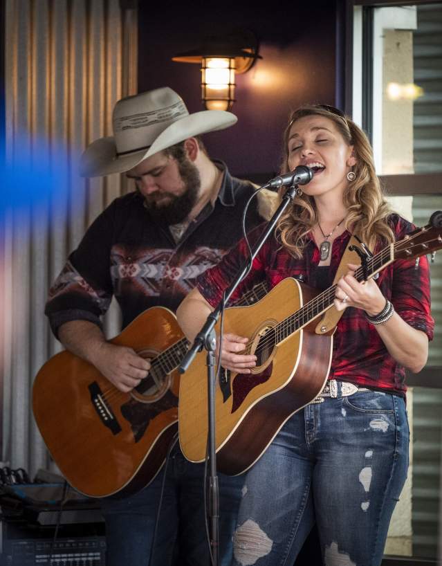 Bands, Bites and Boats: Amanda Peach Duo 2