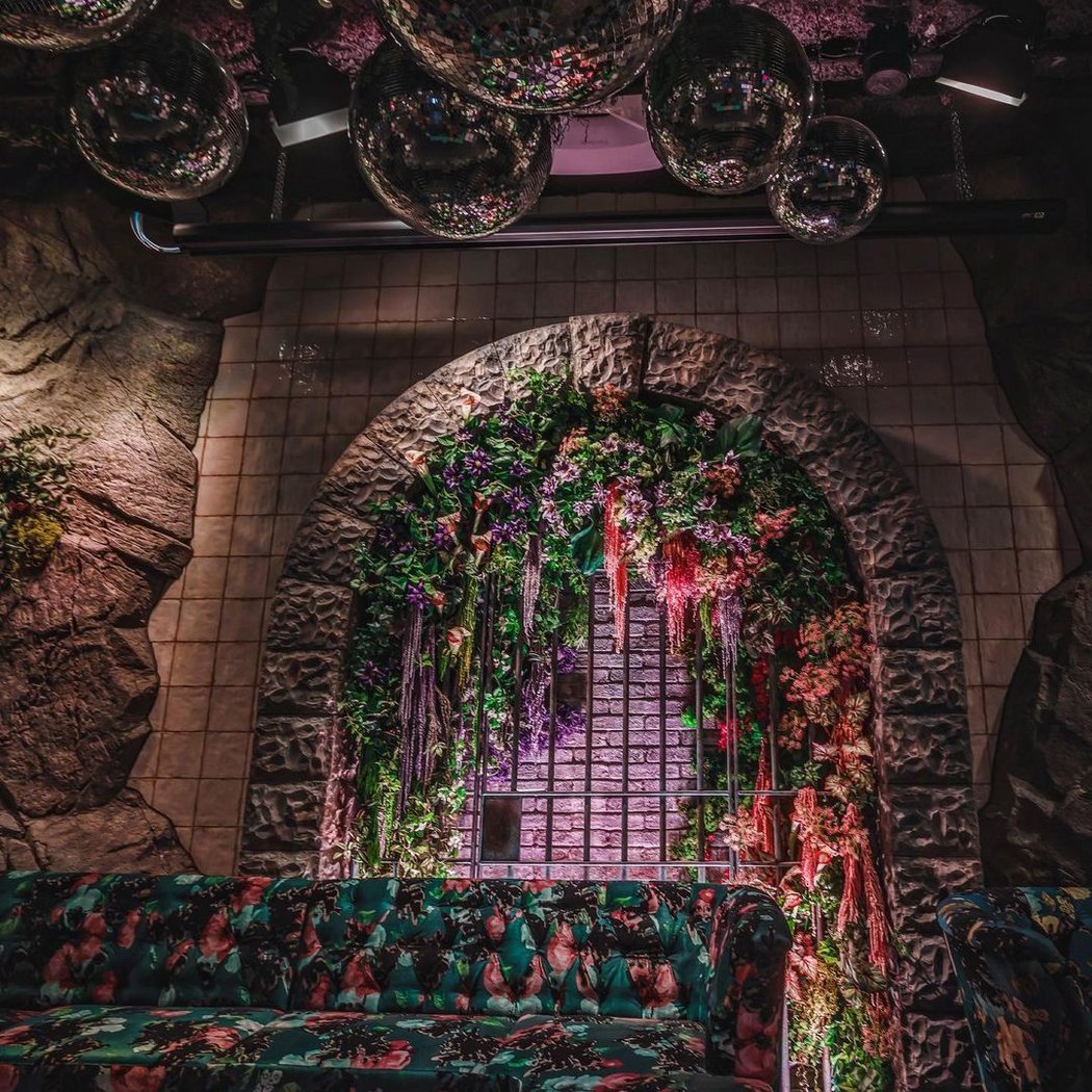 Caveau: Elevated After Work & Nightlife Experience 3
