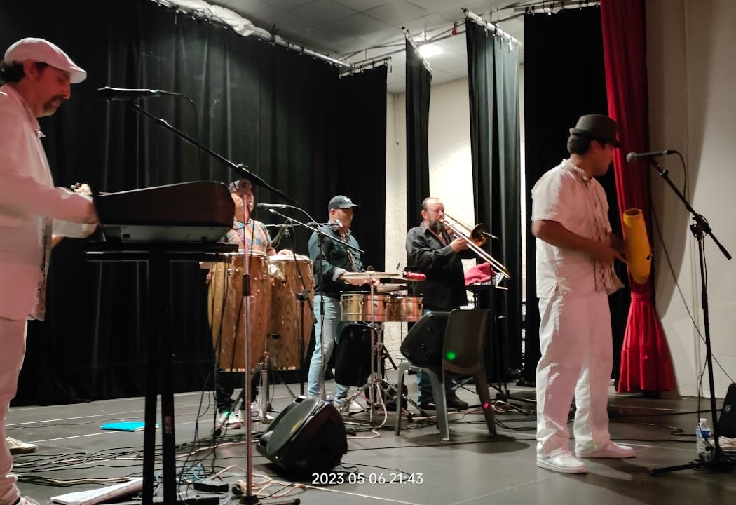 Salle Gérard Philipe - Grans 1