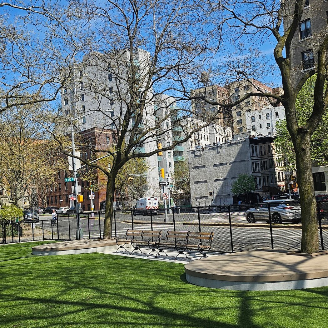 142nd Street Dog Run 🐕 2