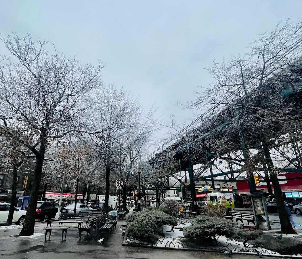 Woodside Memorial Plaza 1