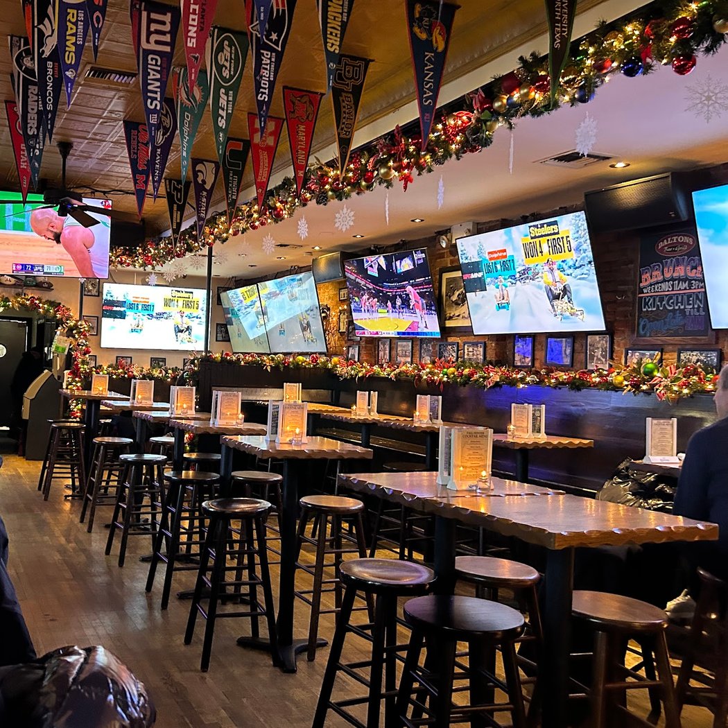 Dalton's Bar & Grill 3