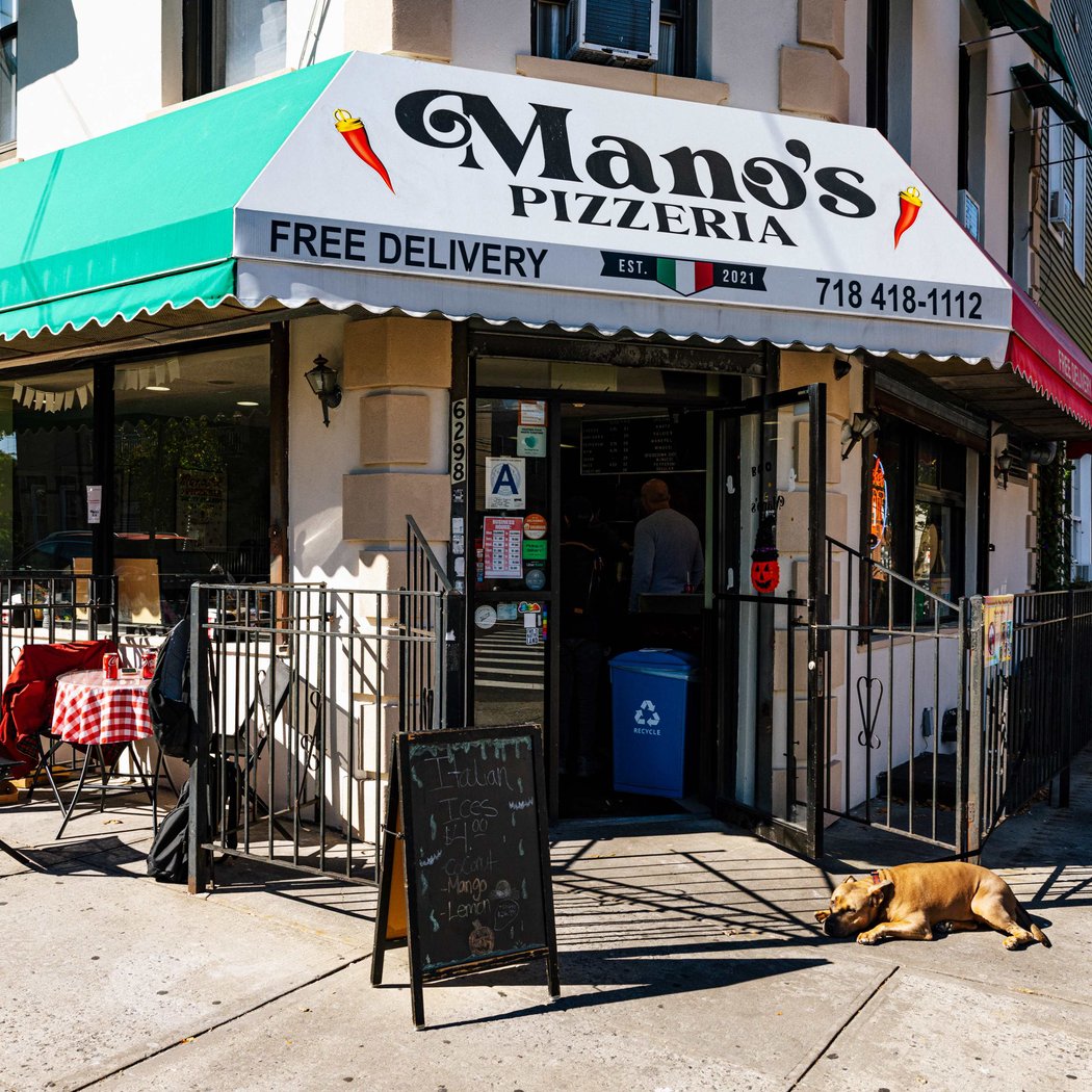 Mano's Pizzeria 3