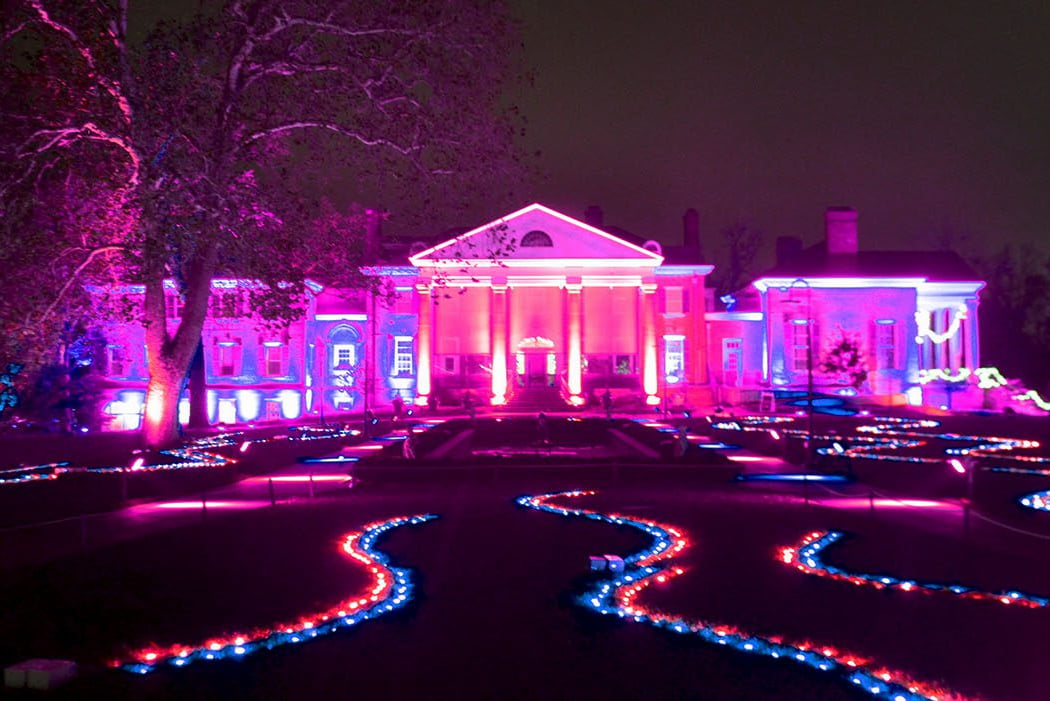 A Marvelous Christmas Light Show 1