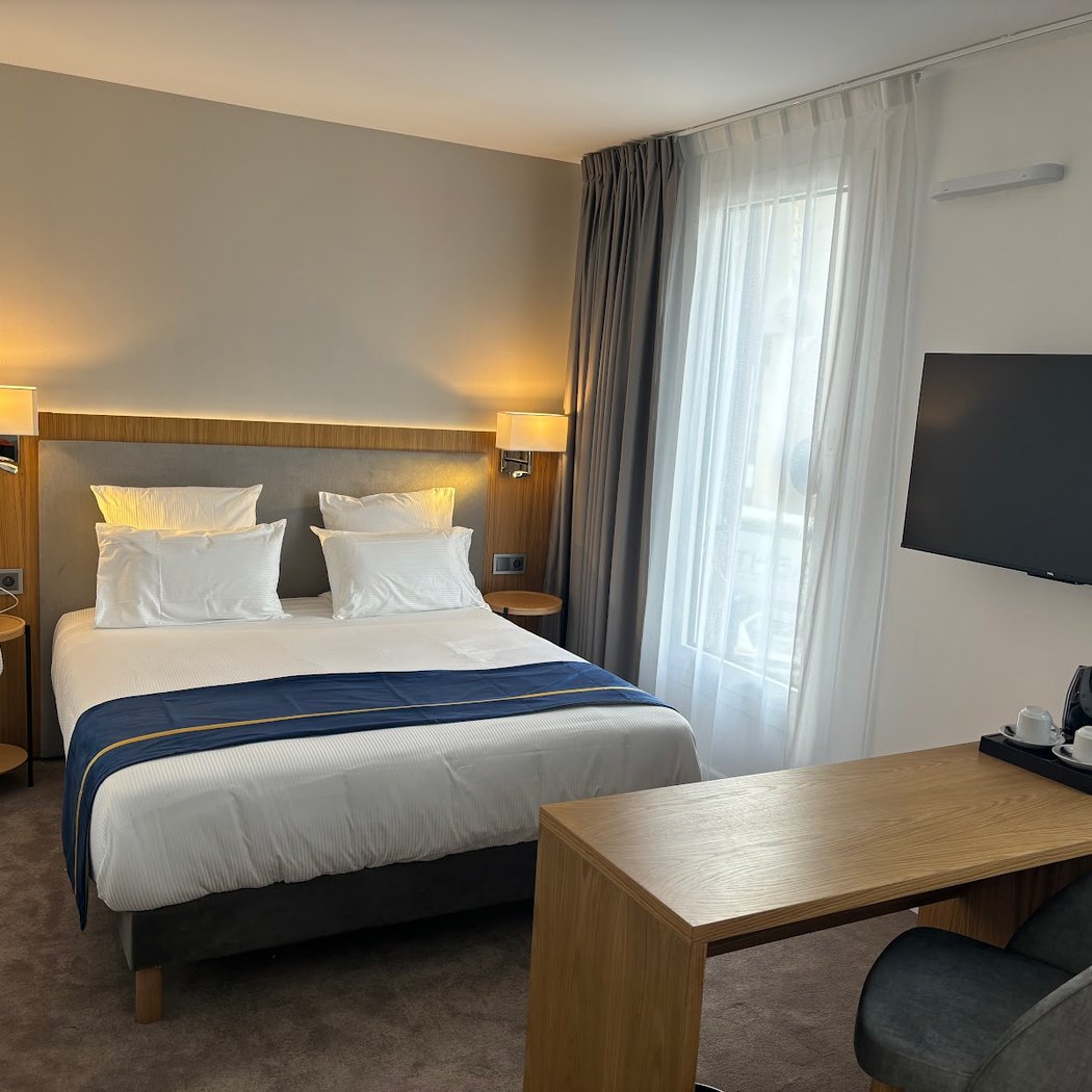 Brit Hotel Privilège Paris - Rosny 2