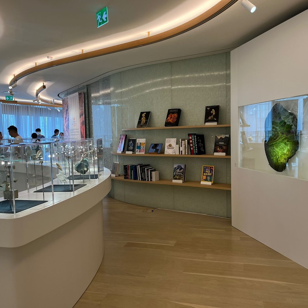 L'ÉCOLE Asia Pacific, School of Jewelry Arts 3