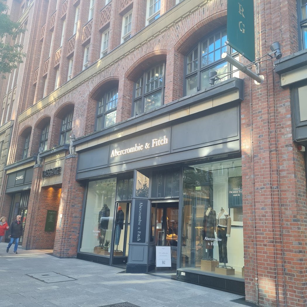 Abercrombie & Fitch 2