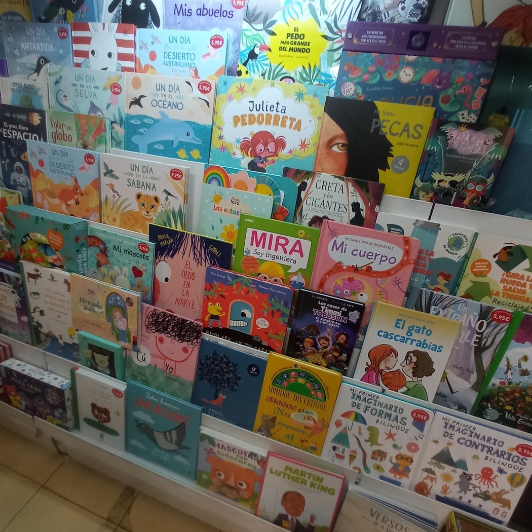 LIBRERÍA PAPELERÍA PUNTO Y COMA. 2