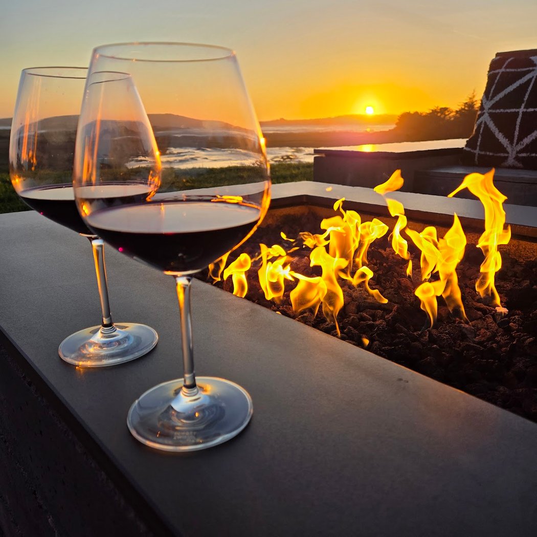 Drakes Fireside Lounge 5
