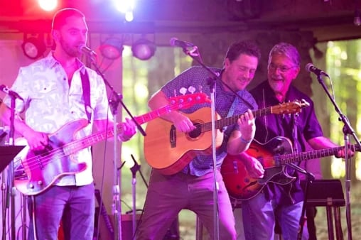 Americana Sundays: The Schrock Bros' Holiday Show 4 w/ Peter Madcat Ruth 1