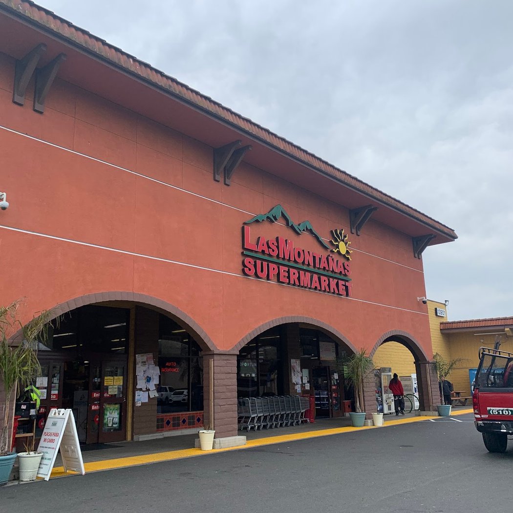 Las Montañas Supermarket 2