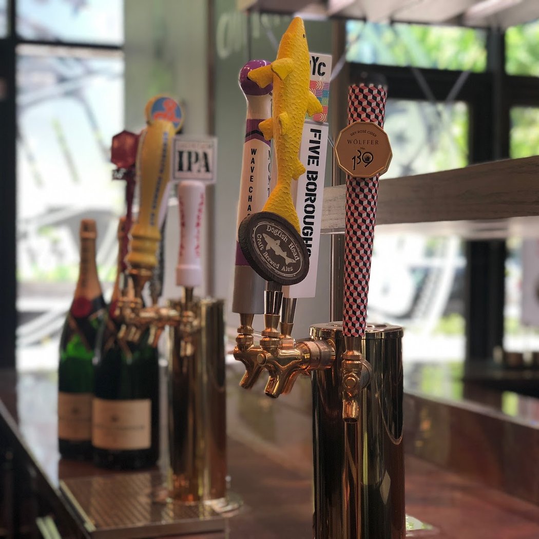 Morty's Wine & Beer Bar 3