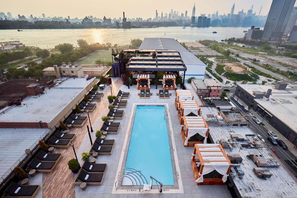 Arlo Williamsburg 1