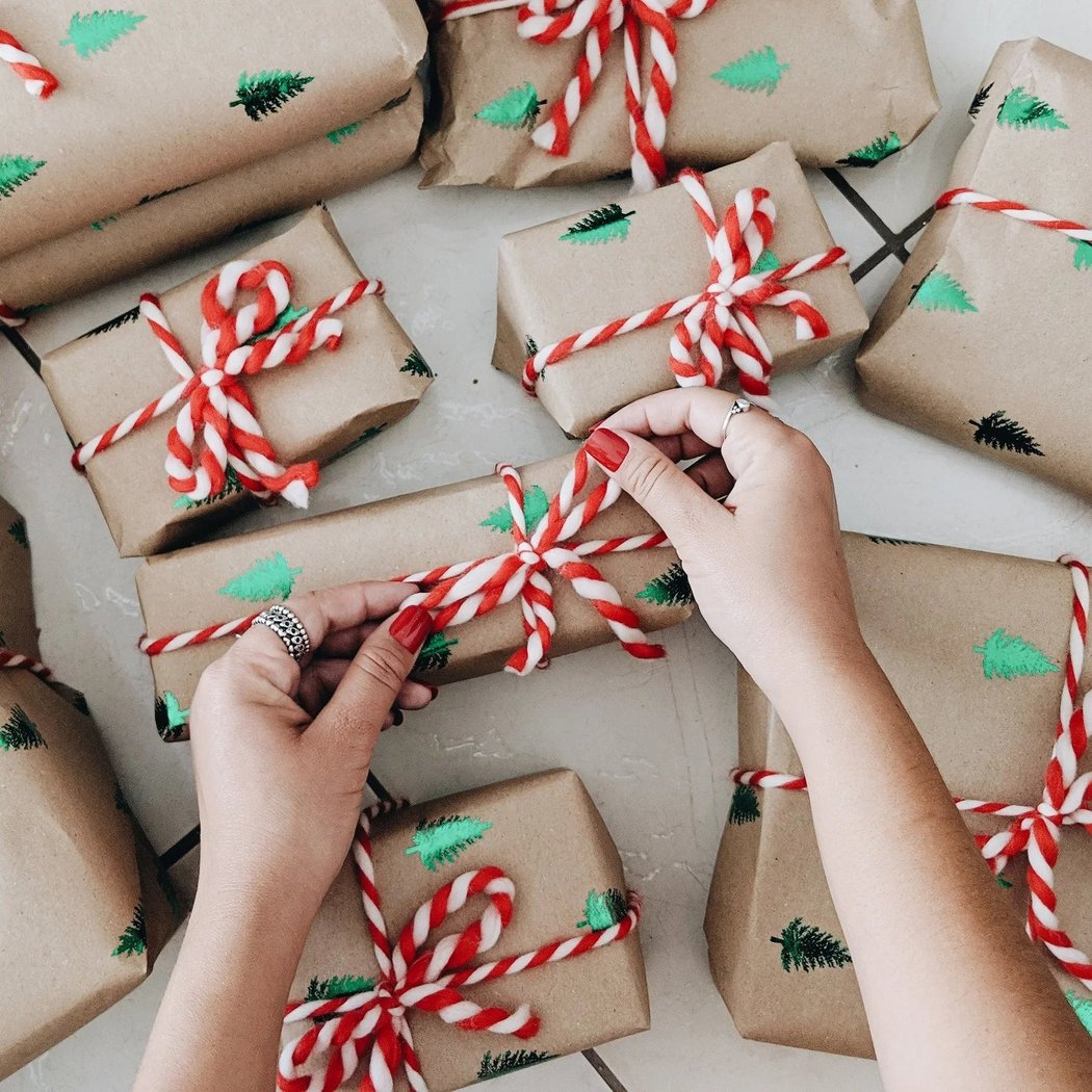 Complimentary Gift Wrapping 1