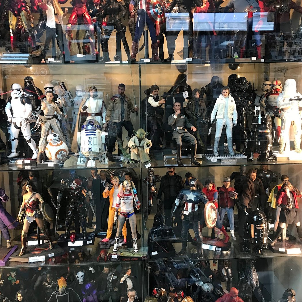 Comic & Figure Addicts Presents Paper & Plastic Collectible Community 1