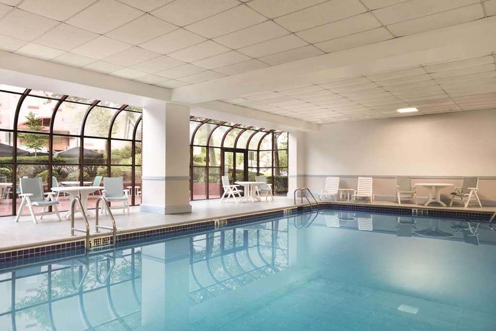DoubleTree by Hilton New York LaGuardia Airport 2