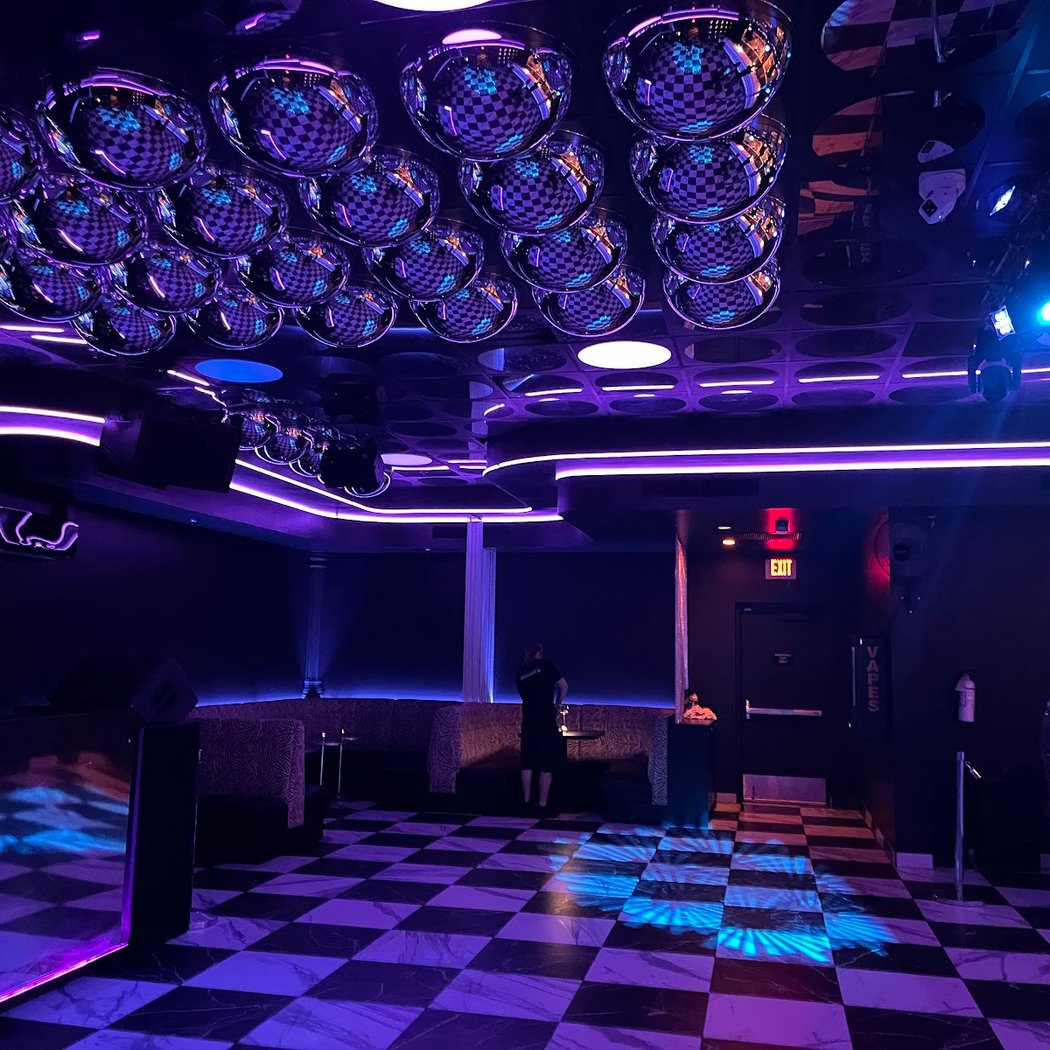 Club Contact 1