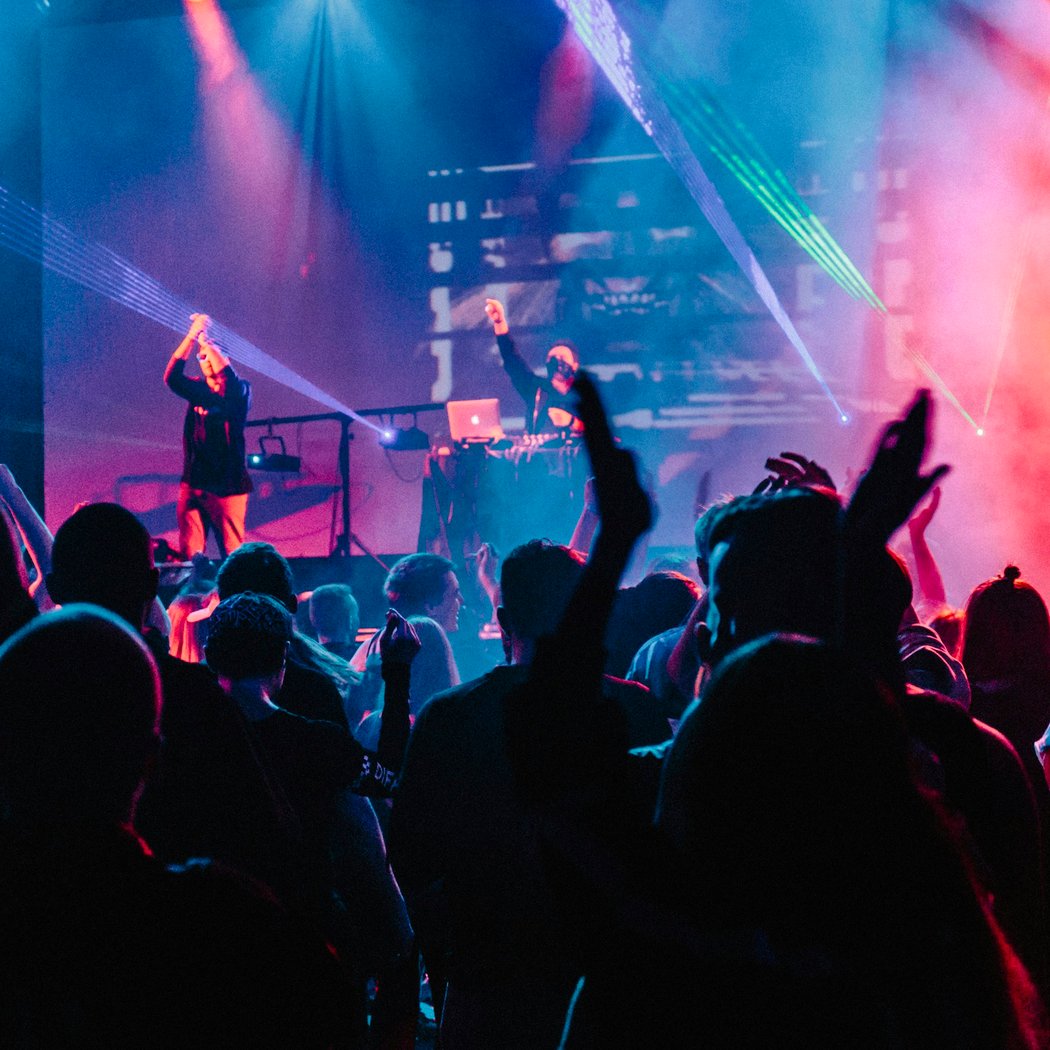 Live DJs and Dance Night 1